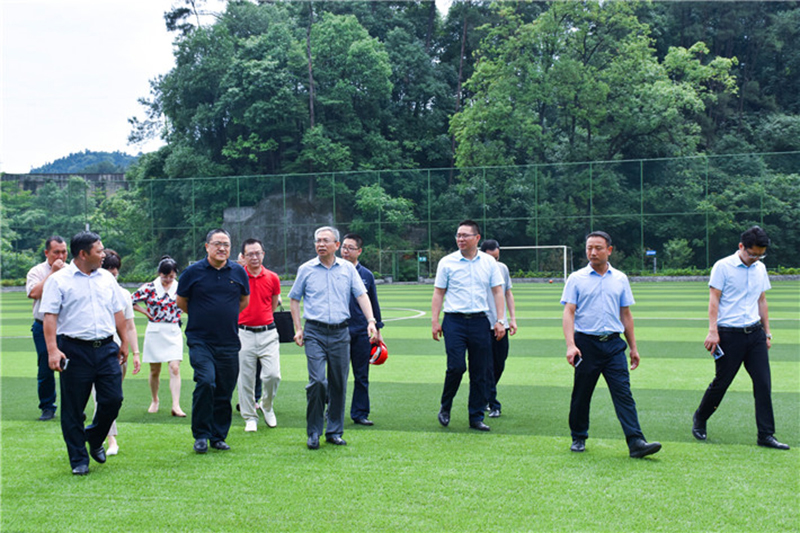 省总工会调研组到川威连界基地调研并慰问一线员工(图6)